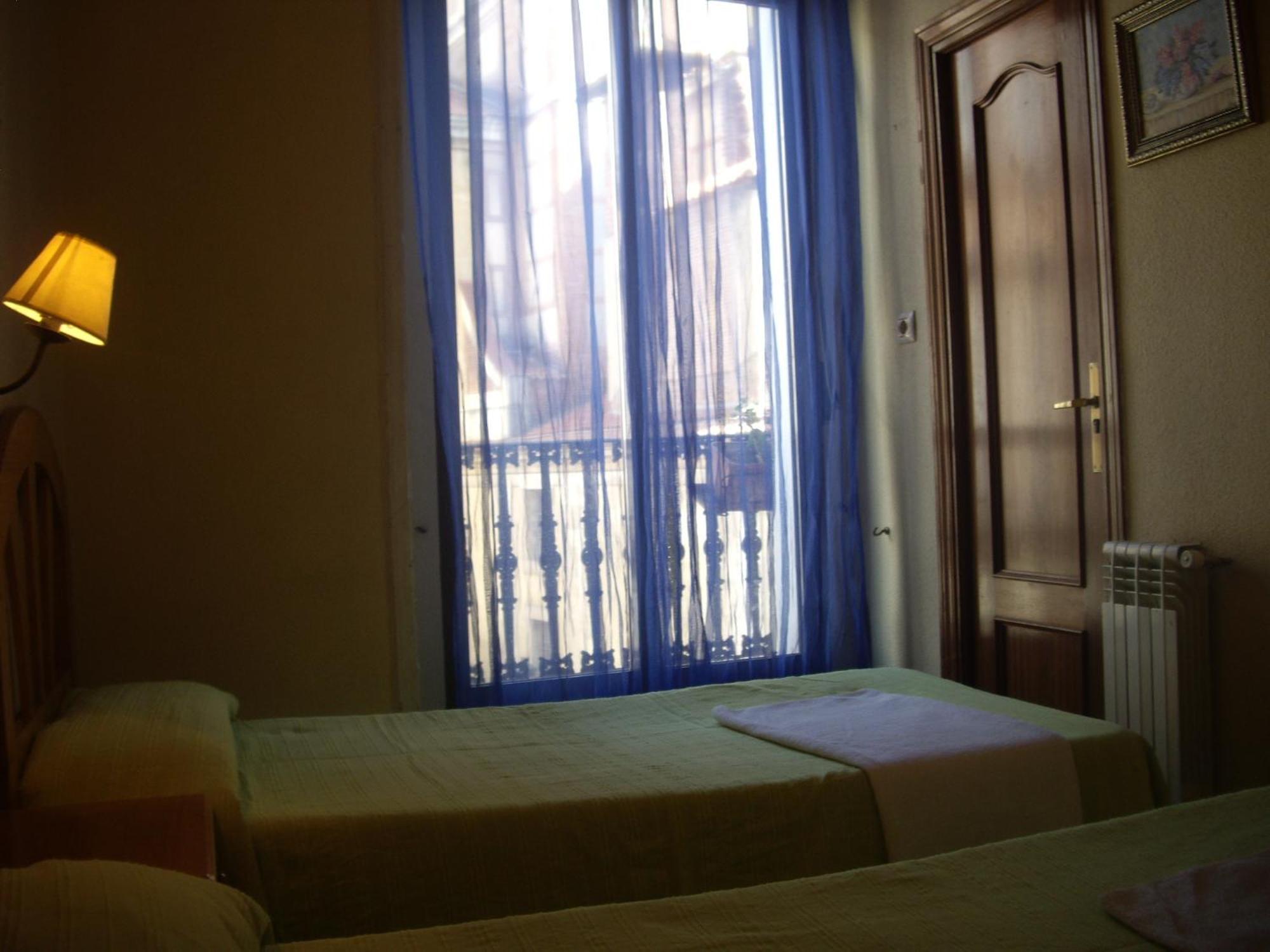 Hostal Pacios Madrid Buitenkant foto