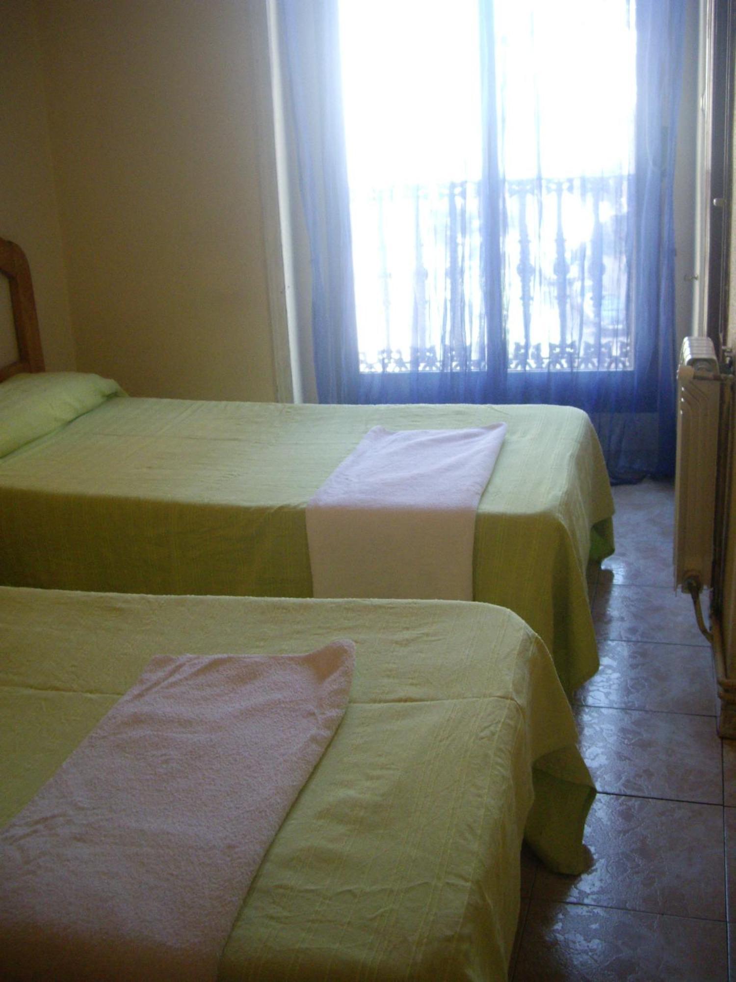 Hostal Pacios Madrid Buitenkant foto